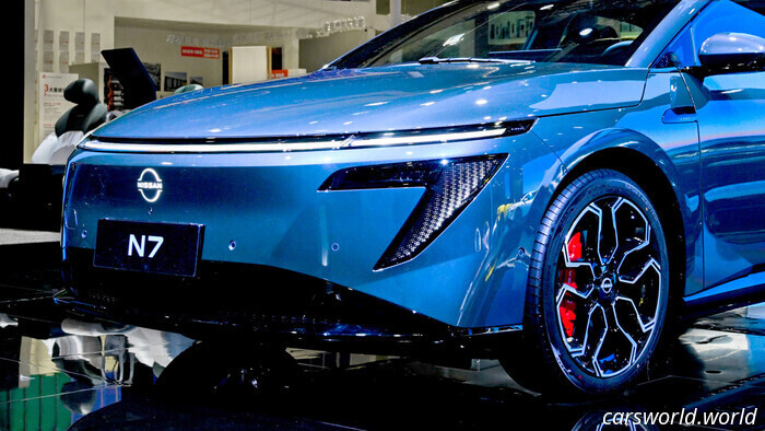 Новый Электрический Седан Nissan Максимально компактен и, Наоборот, Дешев | Carscoops